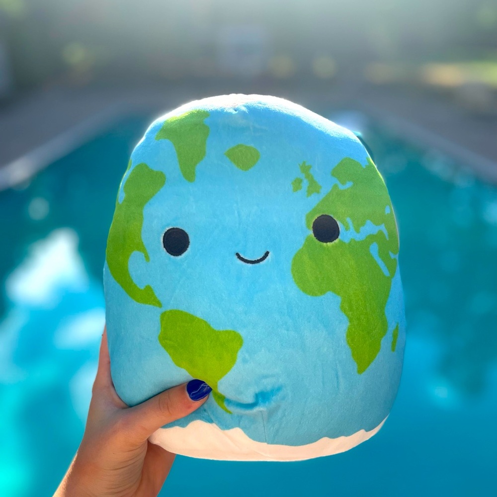 Squishmallow Roman The Earth